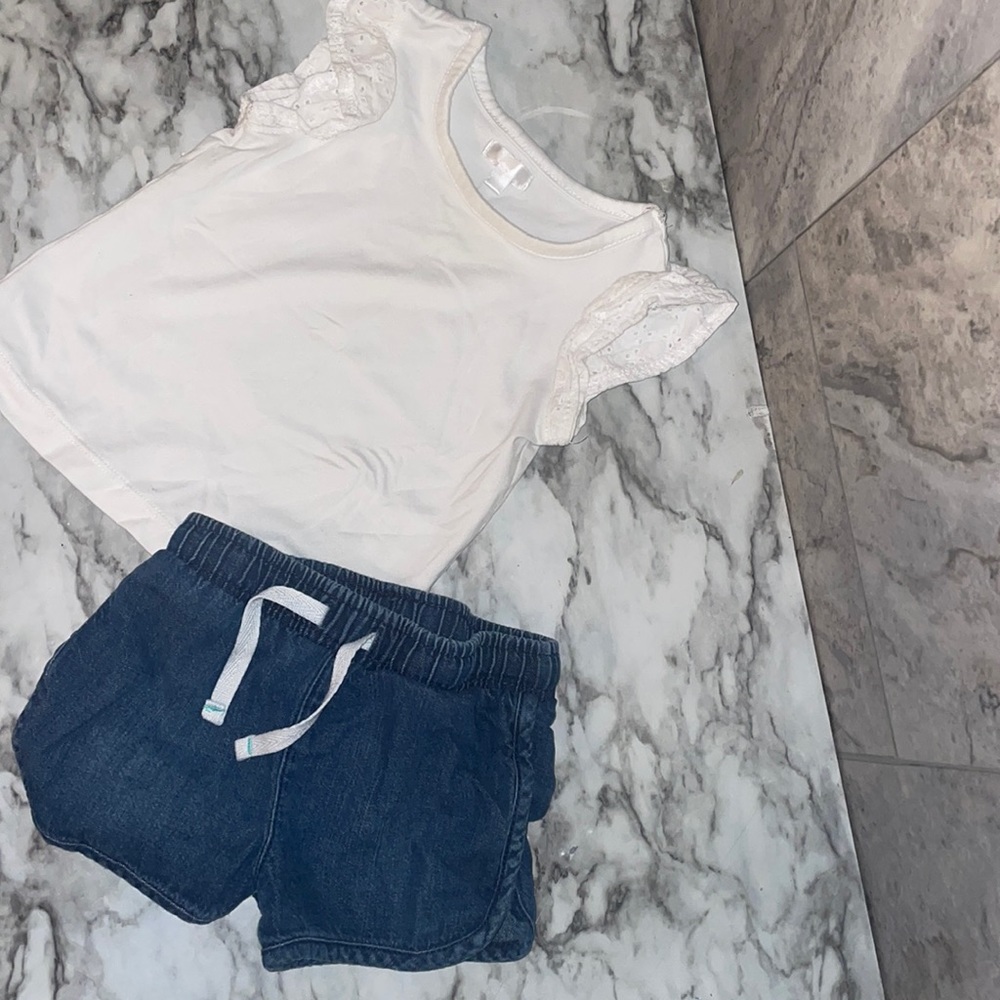 Used infants size 12 months shorts set by cat & jack